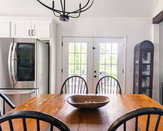 Farrar Farm Cottage (5 miles to Jack Daniels distillery) - Shelbyville - Jídelna