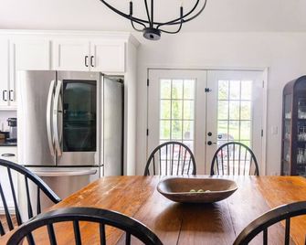 Farrar Farm Cottage (5 miles to Jack Daniels distillery) - Shelbyville - Essbereich