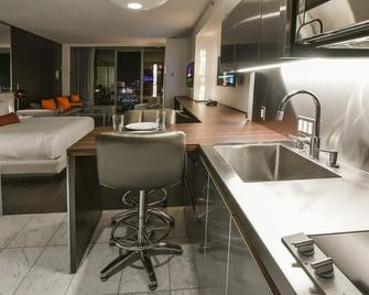 Superb Strip View: 27th Floor In Palms Place With Open Balcony And Strip Views! - Las Vegas - Bedroom