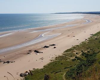 Woodston Fishing Station - Montrose - Beach