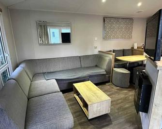 Bungalow accueillant à Saint-Jean-de-Monts avec piscine - Сен-Жан-де-Мон - Вітальня