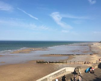 Cromer Flint Cottage, short walk to seafront and shops, free wi-fi, dog friendly - Cromer - Beach