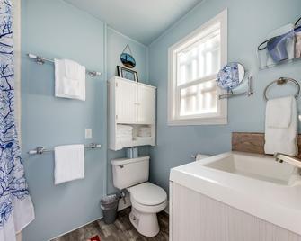 Kiwi's Cottage - Gleneden Beach - Bathroom