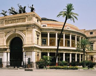 B&B Into Palermo Rooms vicino al teatro Massimo - Palermo - Edificio