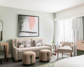 Holiday Inn Express St. Louis Central West End By IHG - St. Louis - Living room