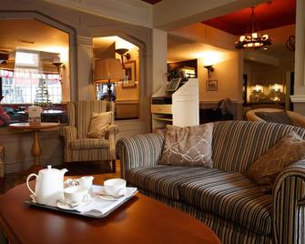 Best Western Lichfield City Centre The George Hotel - Lichfield - Living room