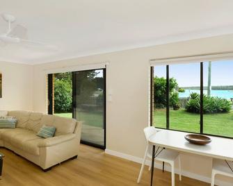 Peninsula - Sawtell - Living room