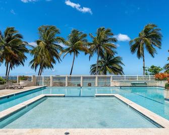 Beachfront 7th floor unit at Mar Azul - Агуада - Басейн