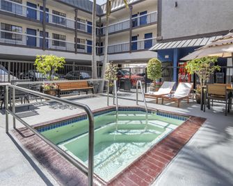 Best Western Airport Plaza Inn Hotel – Los Angeles LAX - אינגלווד - בריכה