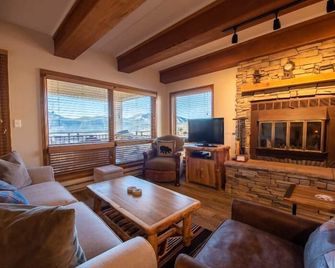 Mountain-Contemporary 2 Br Plaza Condo by RedAwning - Crested Butte - Living room