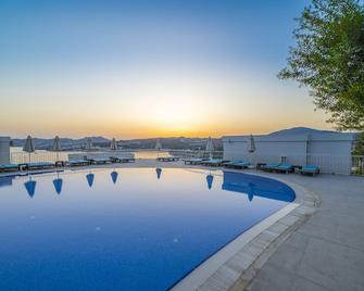 Riva Bodrum Resort Adults Only - Bodrum - Basen