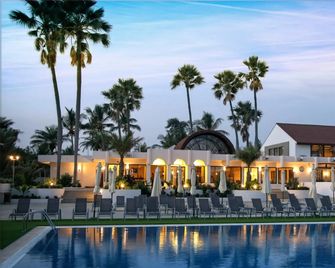 Sunbeach Hotel And Resort - Bakau - Pool