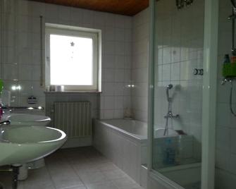 Monteurwohnung with balcony and WLAN 73qm - Pirmasens - Bad