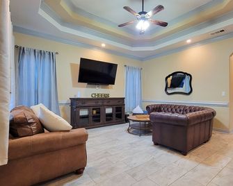 Enchanting house near downtown Dallas! - دالاس - غرفة معيشة