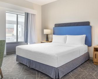 Hampton Inn & Suites Cincinnati/Uptown-University Area - Cincinnati - Makuuhuone