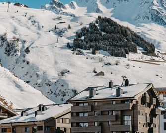 Radisson Blu Hotel Reussen Andermatt - Andermatt - Building