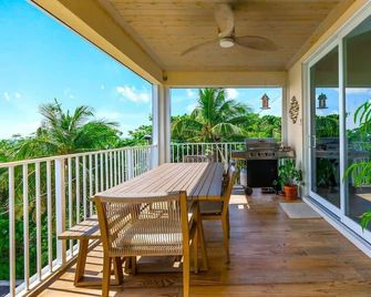 Lux 3Bdr Penthouse Condo on Idyllic Spotts Beach - Bodden Town - Balkon