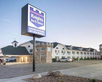 Knights Inn and Suites Grand Forks - Grand Forks - Edificio