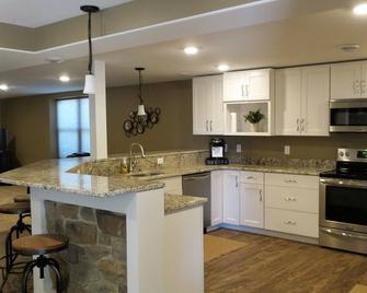Harpers Ferry, IA - New Condo Rental Relax at Harpers Hideaway - Harpers Ferry - Kitchen
