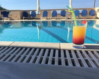Litsa Efi - Stalida - Pool