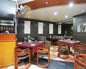 OYO 26647 Minar Hotel - Alīgarh - Restaurante