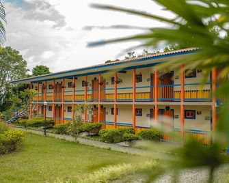 Hotel Campestre Tacurrumbi - Montenegro - Building