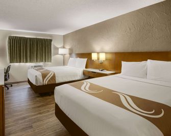 Rodeway Inn & Suites Grand Rapids Southeast - East Grand Rapids - Schlafzimmer