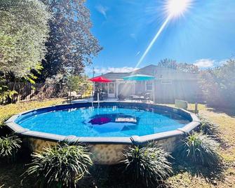 Spacious 5-bedroom house with AC, WiFi in pleasant Alachua - Alachua - Piscina