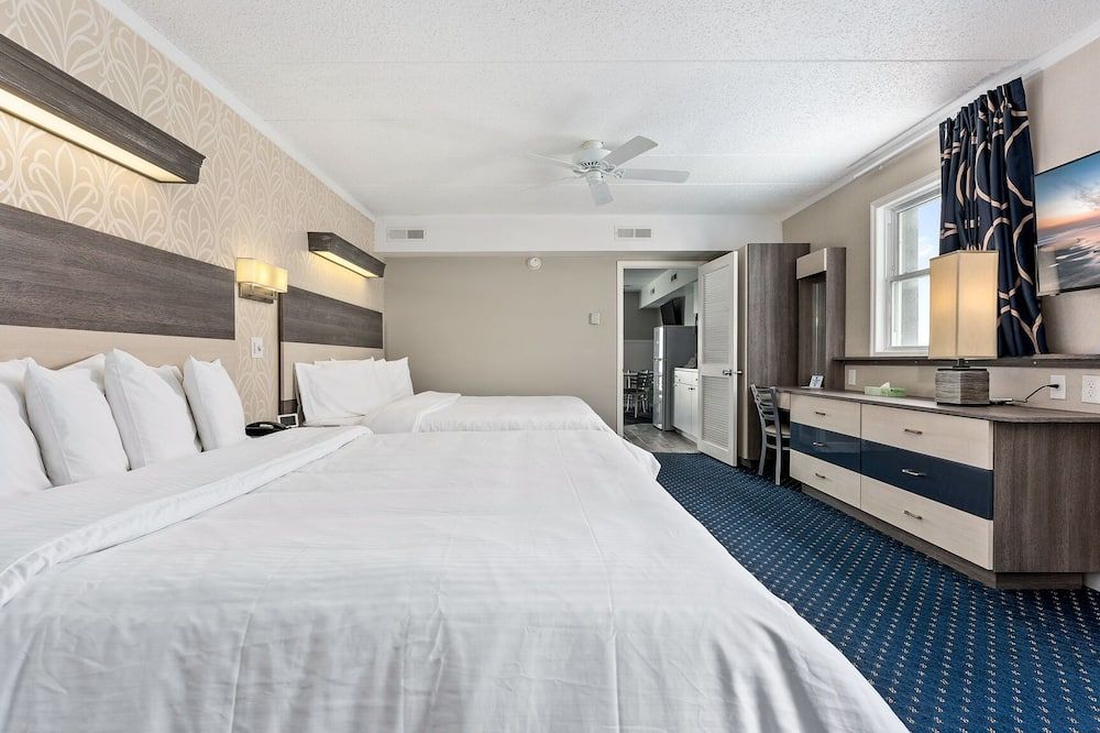 Adventurer Oceanfront Inn - Wildwood