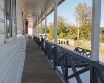 Cosy Cottage Thermal Holiday Park - Rotorua - Balkon