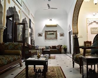 Khandela Haveli A Heritage Boutique Hotel - Jaipur - Living room