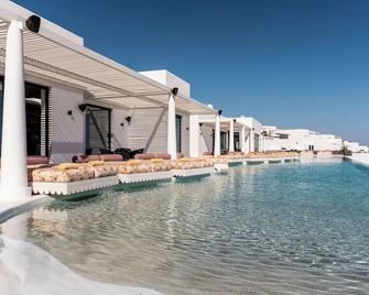 Cresanto Luxury Suites - Imerovigli - Alberca