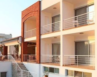 Reyhan Hotel - Karaburun - Building