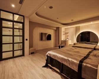 In Night Motel - טאיצ'ונג - חדר שינה