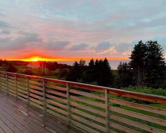 Banks Rd Modern Oceanside Oasis - Inverness - Balcony