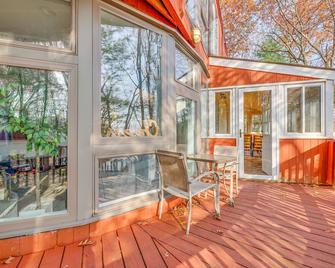 Unique Roundhouse: Hot Tub-Game Room-Firepit&more! - Bushkill - Patio