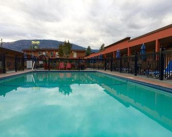 Sahara Courtyard Inn - Osoyoos - Piscina