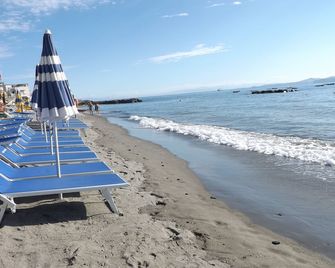 Hotel Villa Panoramica - איסקיה - חוף