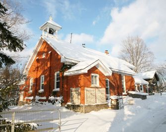 Picturesque School House Retreat - Meaford - Building