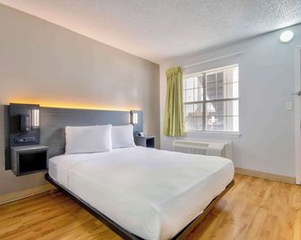 Studio 6-San Antonio, Tx - Six Flags - San Antonio - Bedroom