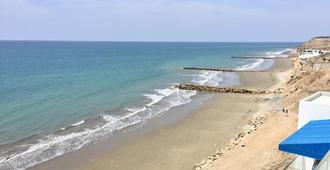 Golden Mar Hostal - Manta - Spiaggia