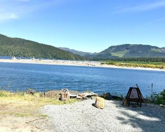 Stunning Ocean Front Cabin - Wynter’s Cabin - Port Renfrew - Beach