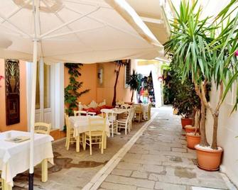 Katrina Superior apartment 5 with balcony - Rethymno - Restaurant
