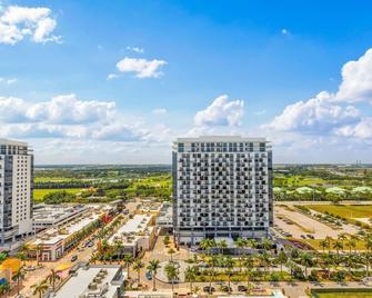 Modern Downtown Doral One-Bedroom Apt - Doral - Building
