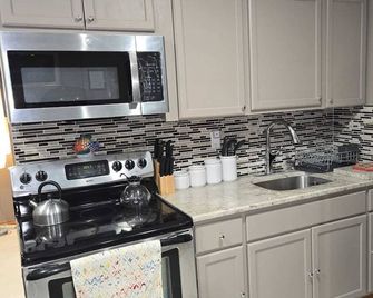 Private 2 bedroom basement w/ private entrance - Farmingville - Cocina