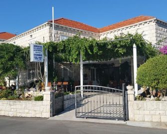 Villa Nobilo - Lumbarda - Edificio