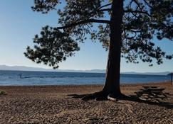 Gondola Lodge - South Lake Tahoe - Beach