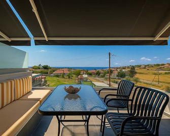 Chalkidiki s Seaview Escape - Cozy Summer Getaway - Nea Poteidaia - Parveke