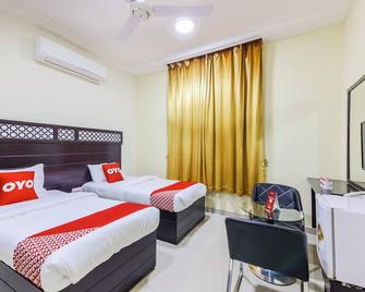 Super OYO 107 Ras Al Hadd Waves Hotel - Al Ḩadd - Bedroom