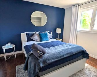 Henley House | 8 Ppl | Hot Tub & Firetable | Near Rowing, Brock, Beach, Nhs - St. Catharines - Bedroom